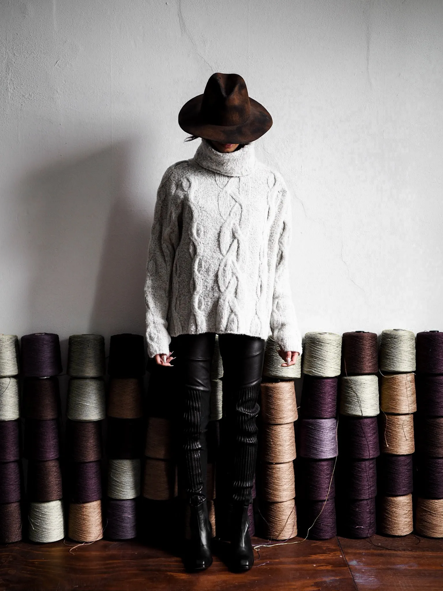 Cable knit funnel neck sweater - tortoishell